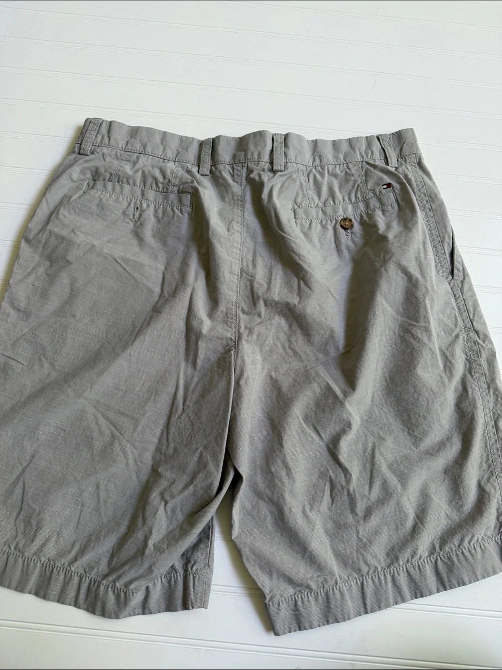 (344)Tommy Hilfiger Men's Light Gray Flat-Front Shorts